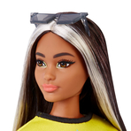 PAPUSA BARBIE FASHIONISTA BRUNETA CU SUVITE BLONDE